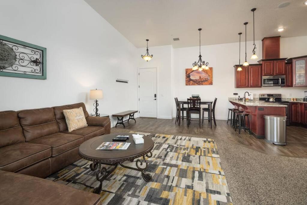 Luxury Downtown Rental - La Dolce Vita Villa #3 Moab Eksteriør bilde