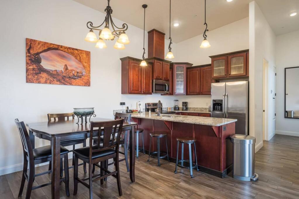 Luxury Downtown Rental - La Dolce Vita Villa #3 Moab Eksteriør bilde